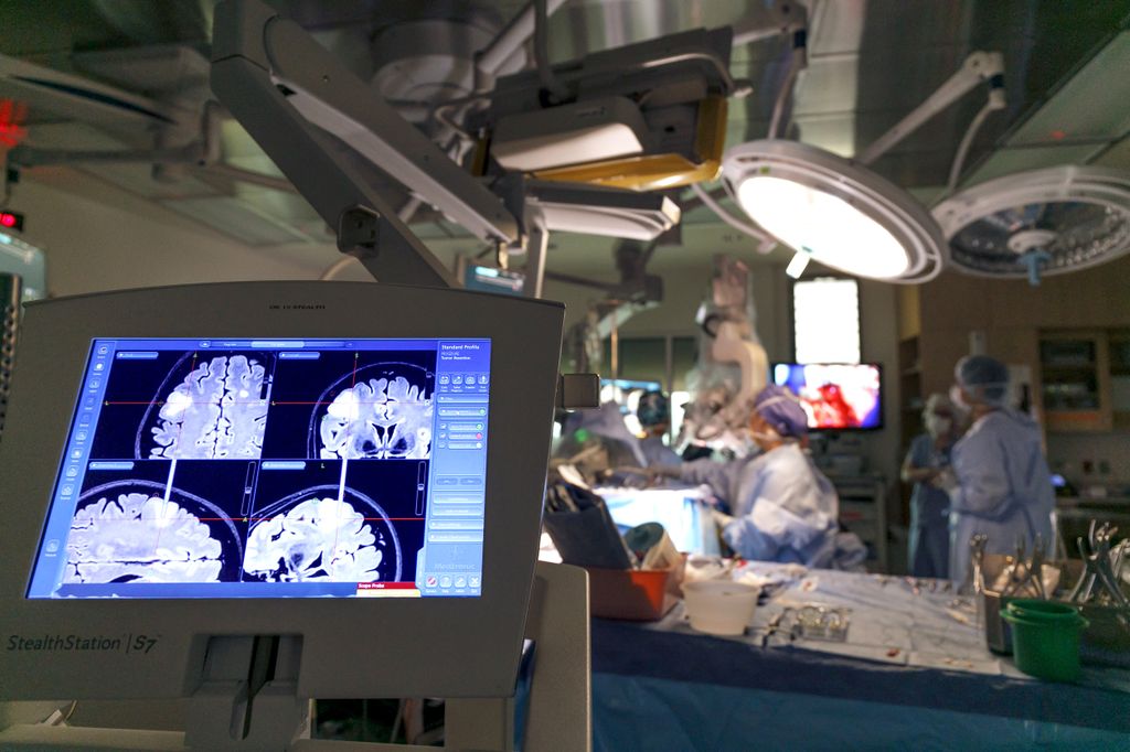 جراحی مغز در بیماران سکته مغزی و خونریزی مغزی